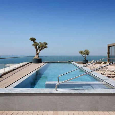 Izmir Marriott Hotel Esmirna Exterior foto The pool at the hotel