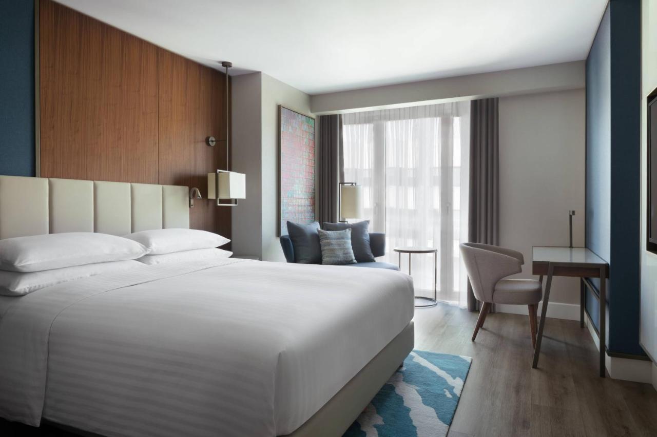 Izmir Marriott Hotel Esmirna Exterior foto A guest room at the hotel