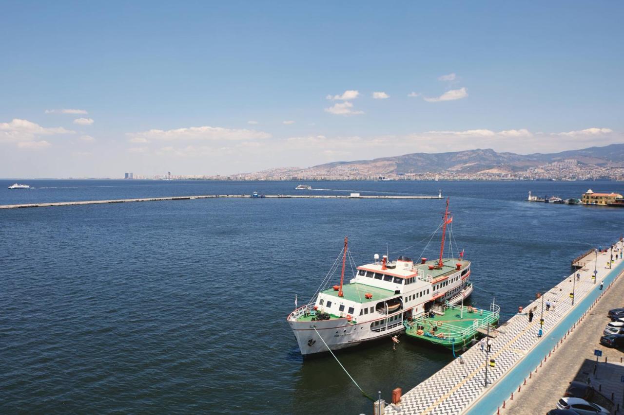 Izmir Marriott Hotel Esmirna Exterior foto The port of İskenderun