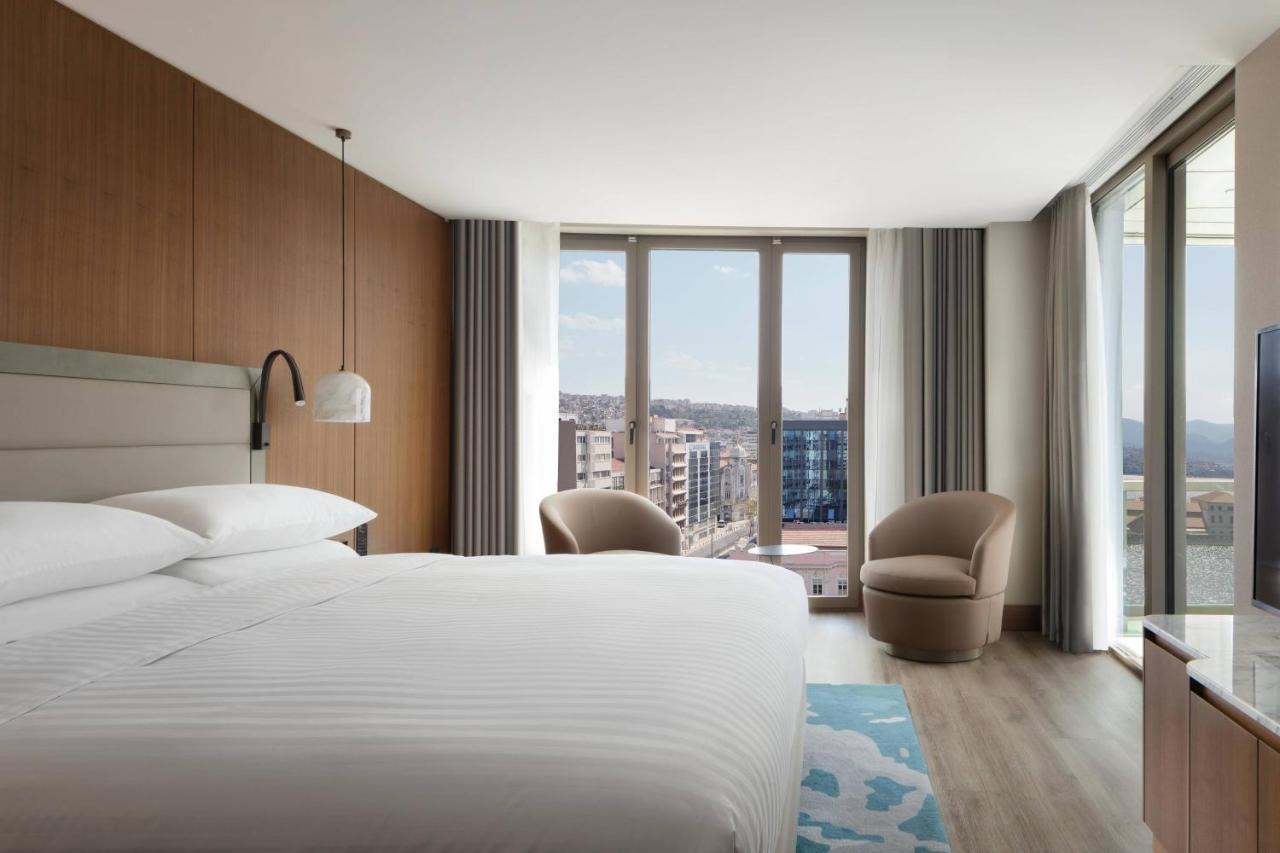 Izmir Marriott Hotel Esmirna Exterior foto A guest room at the hotel