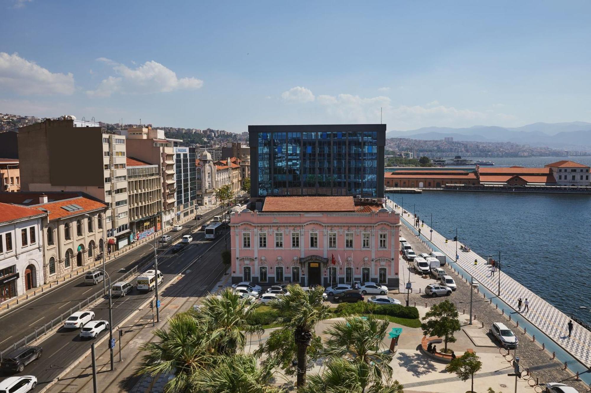 Izmir Marriott Hotel Esmirna Exterior foto The new building of the National Museum of Contemporary Art