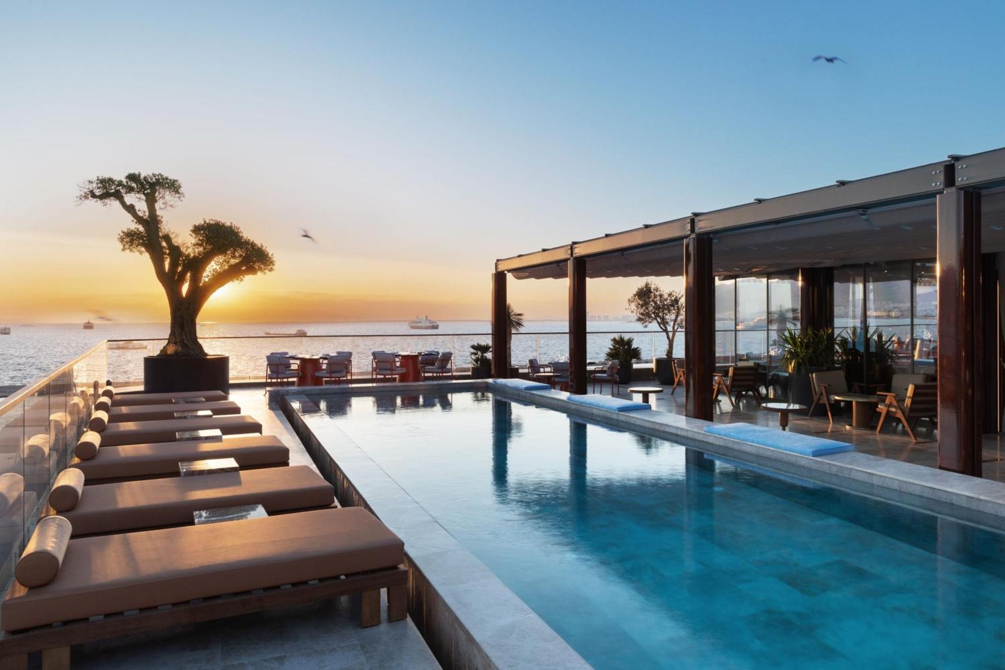 Izmir Marriott Hotel Esmirna Exterior foto The Sky Pool