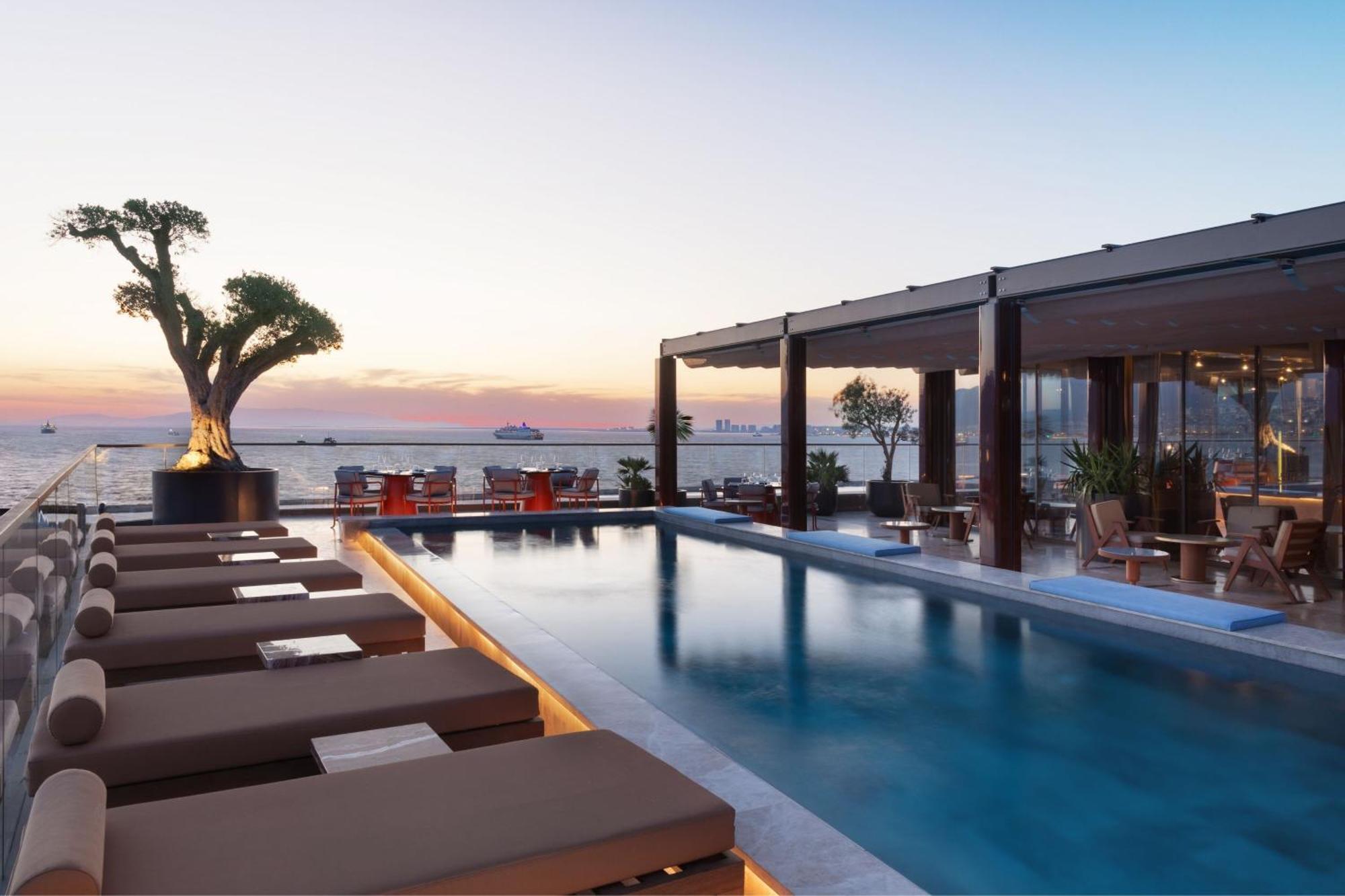 Izmir Marriott Hotel Esmirna Exterior foto The Pool at the Westin Athens