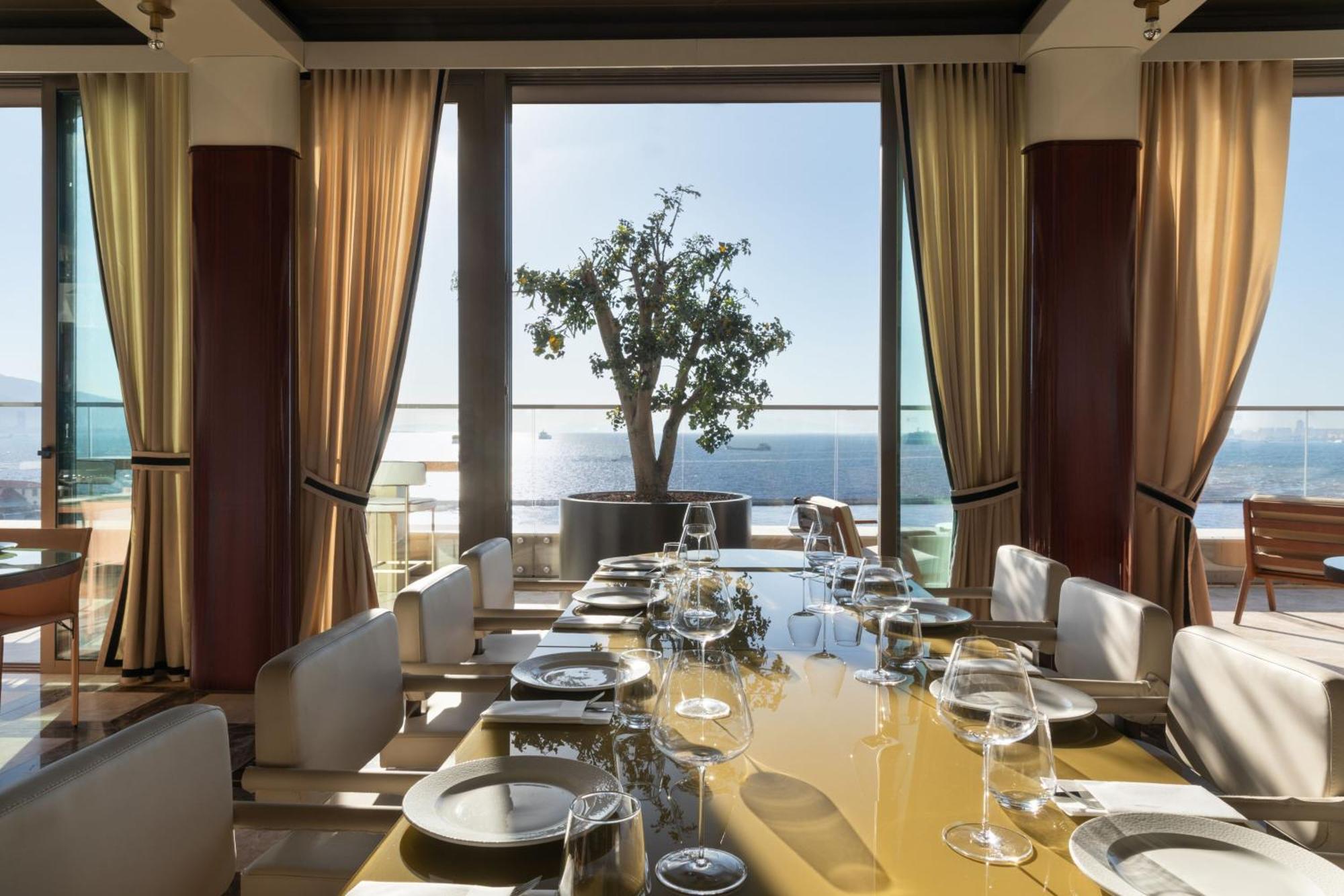 Izmir Marriott Hotel Esmirna Exterior foto The restaurant