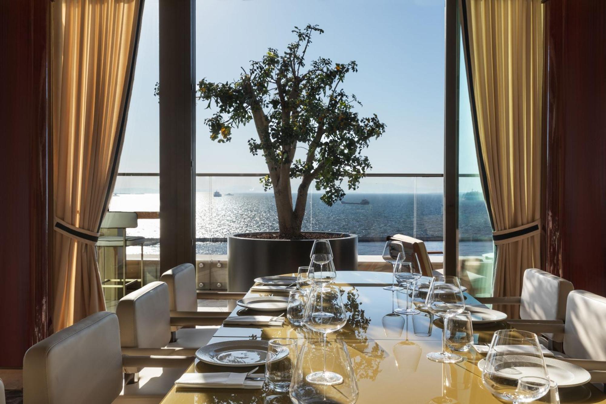 Izmir Marriott Hotel Esmirna Exterior foto The restaurant