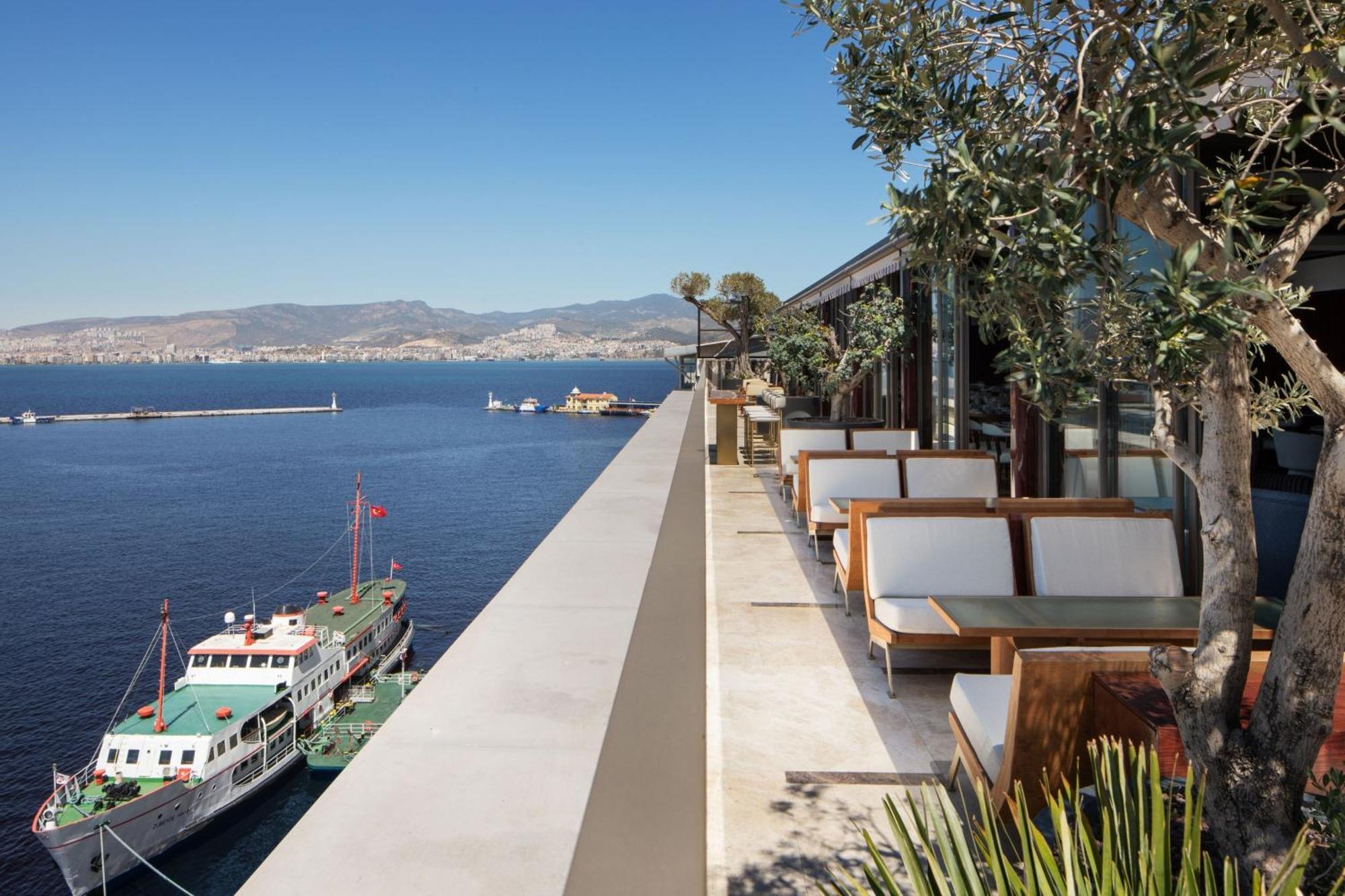Izmir Marriott Hotel Esmirna Exterior foto The view from the hotel