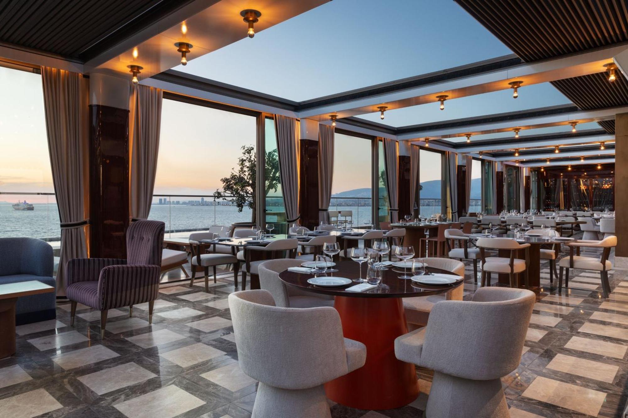 Izmir Marriott Hotel Esmirna Exterior foto The restaurant
