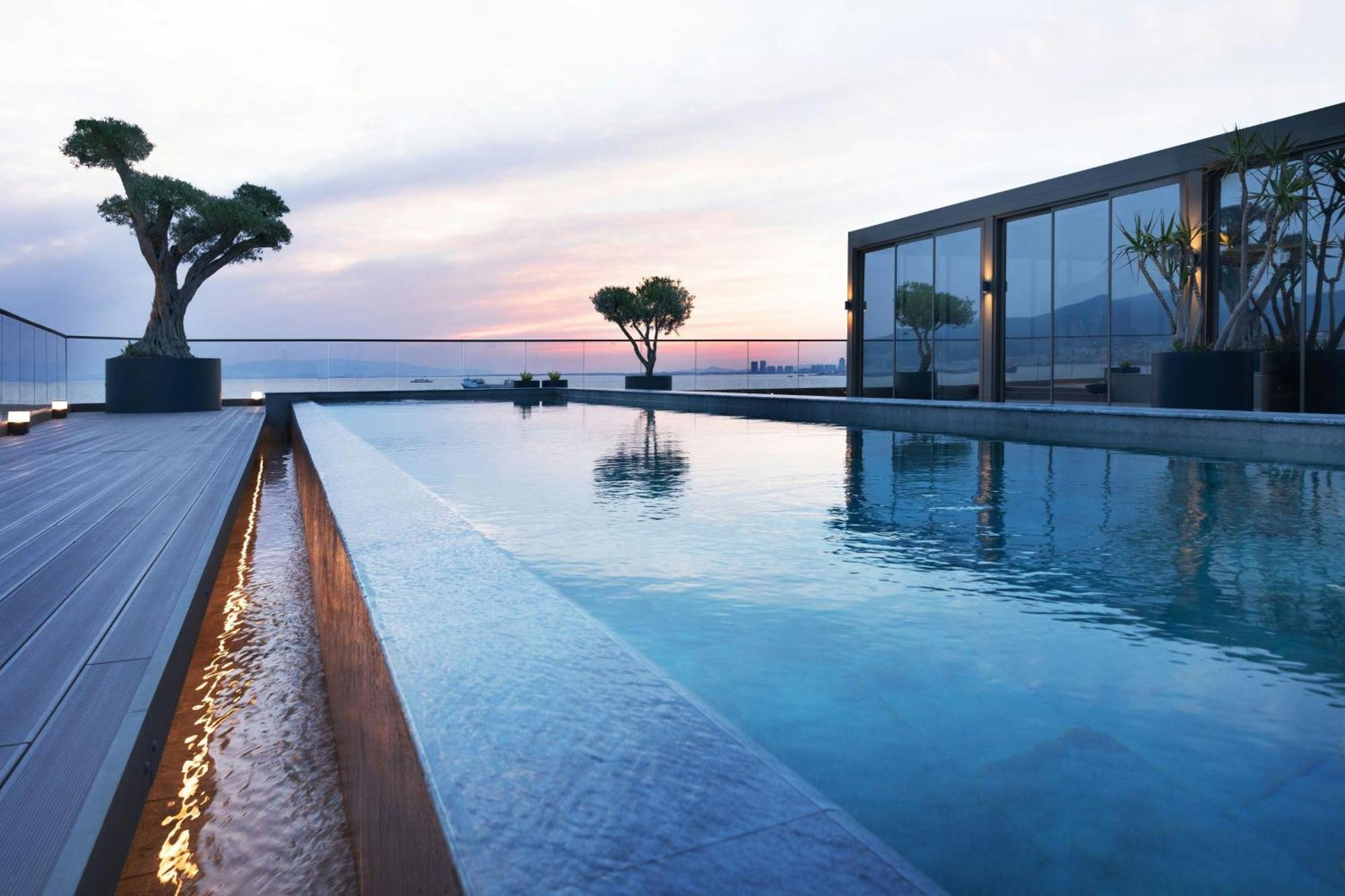 Izmir Marriott Hotel Esmirna Exterior foto The Sky Pool at The Landmark