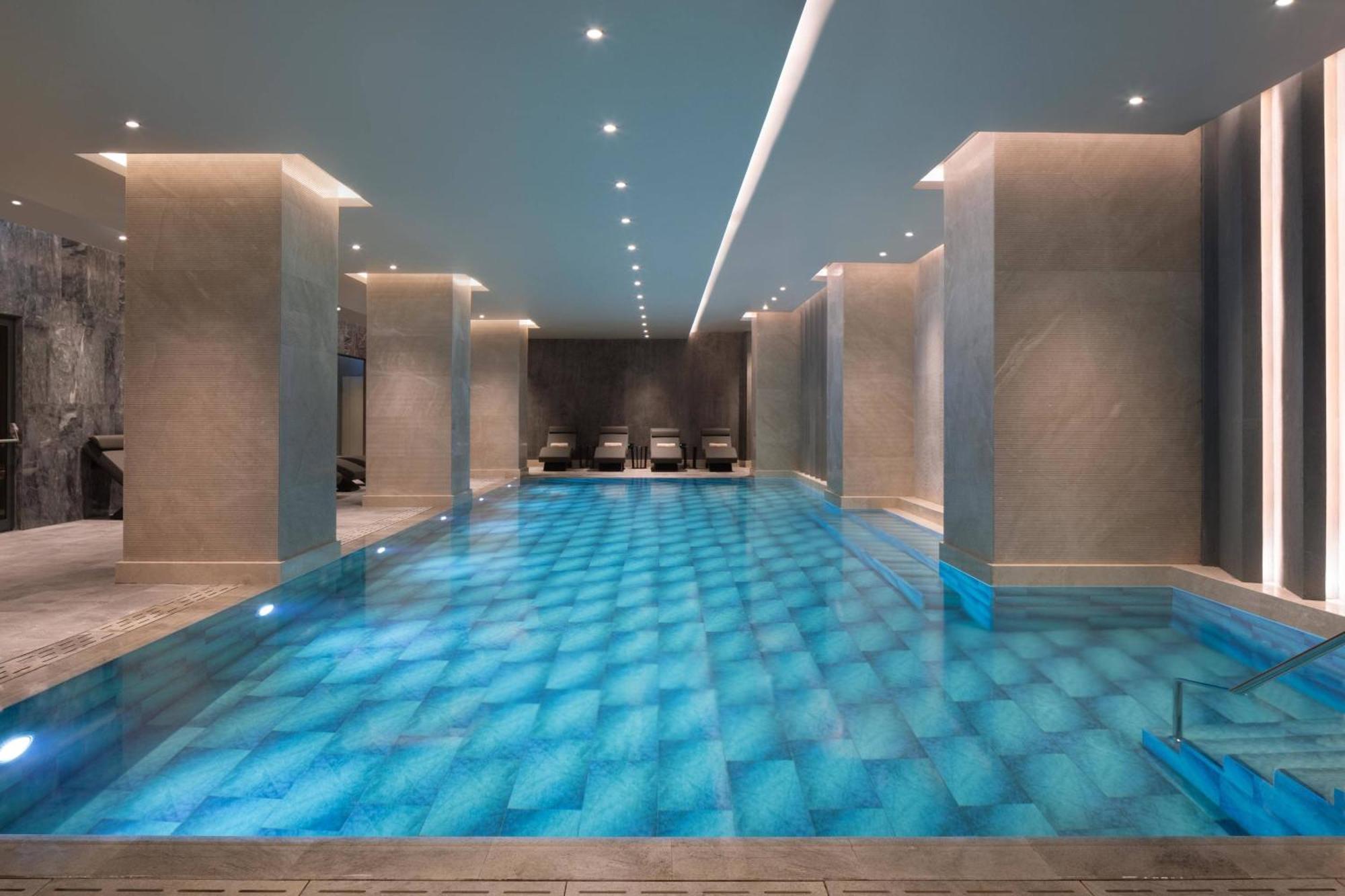 Izmir Marriott Hotel Esmirna Exterior foto The pool at The Spa at The Landmark
