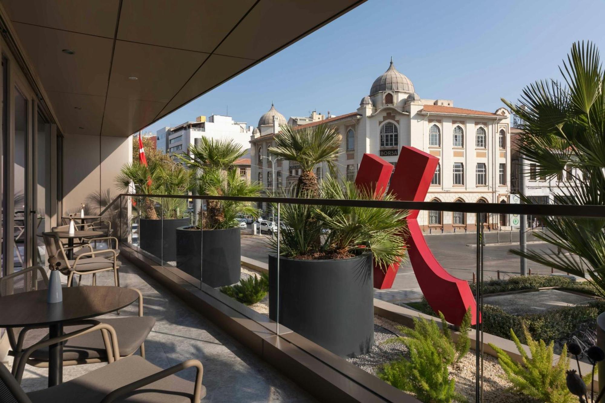 Izmir Marriott Hotel Esmirna Exterior foto View of the city from the hotel